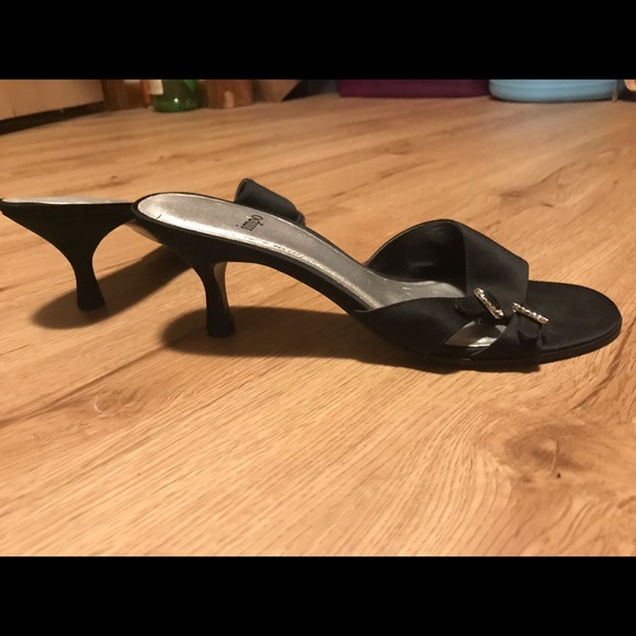 Shoes - Picture 2 of 6